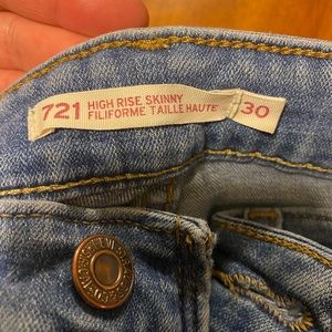 721 Levis- High Rise Skinny Size 30